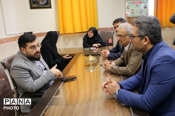 توزیع شیر رایگان در دبستان علی‌اکبر طالبی شهرری