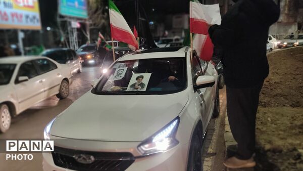 خوشحالی مردم نیشابور پس از اعلام رهبری آیت الله خامنه ای