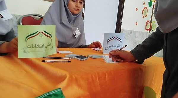 دانش‌آموزان دبیرستان گوهرشاد؛ پیشگامان مشارکت و مسئولیت‌پذیری
