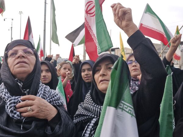 اجتماع مردمی حمایت از سربازان وطن در گلوگاه 
