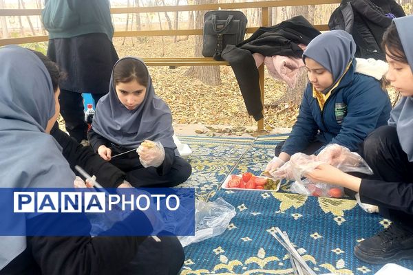 برگزاری اردوی تمشک با حضور دانش‌آموزان ناحیه یک شهرری در کانون امام خمینی(ره)