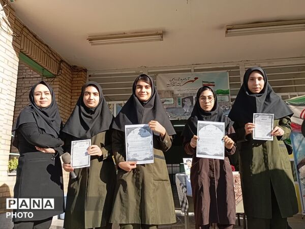 هفته دفاع مقدس در دبیرستان لقمان حکیم منطقه ۱۵
