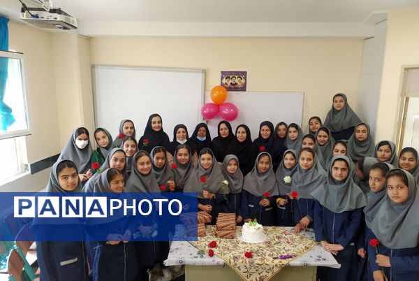 تقدیر از دبیران آموزشگاه نمونه دولتی فدک فاروج در هفته معلم