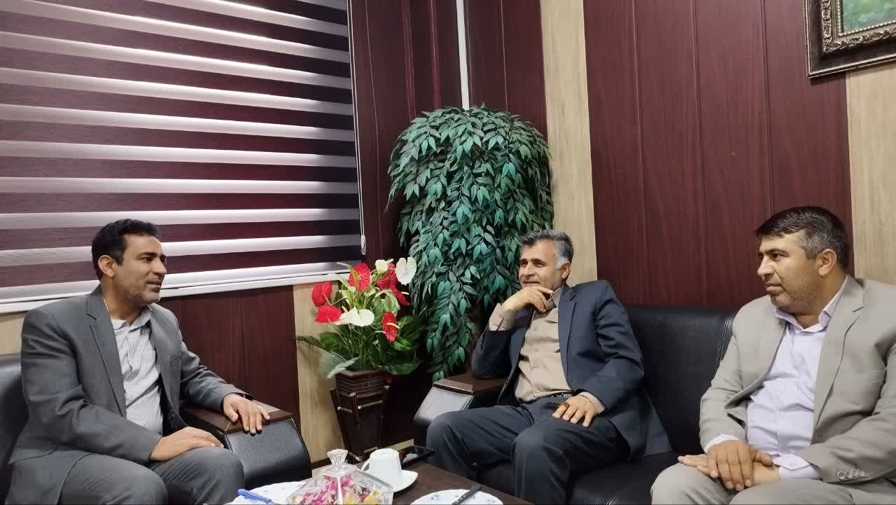 معلمان در تربیت نیروی انسانی در جامعه نقش کلیدی دارند