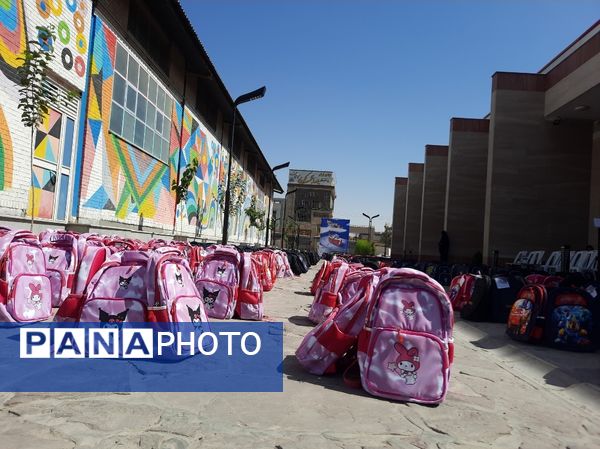 رزمایش توزیع ۵۵ هزار سبد تحصیلی در استان خراسان رضوی 