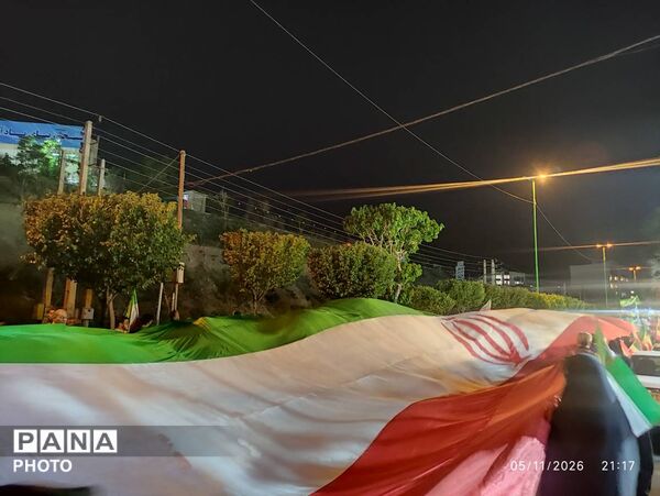 رونمایی از بزرگترین پرچم جمهوری اسلامی ایران در ابعاد هزار متر مربع 