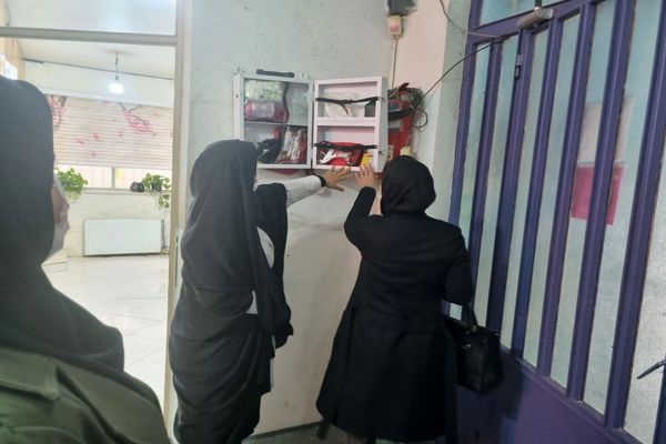 بازدید از وضعیت بهداشت و پایگاه‌های تغذیه سالم مدارس پاکدشت 