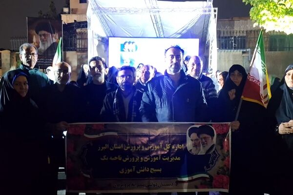 حضور دانش‌آموزان در اجتماعات شبانه،نمادی از جایگاه علم در کشور است