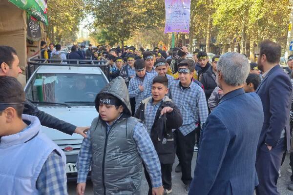 نوجوانان فاطمی از دبیرستان تا مسجد جامع