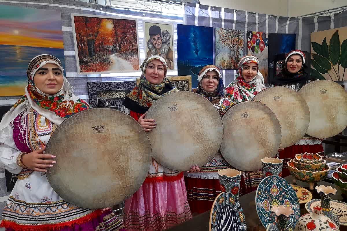 جشن توانمندی زنان  در نمایشگاه بانوان دانشگاه آزاد ملارد