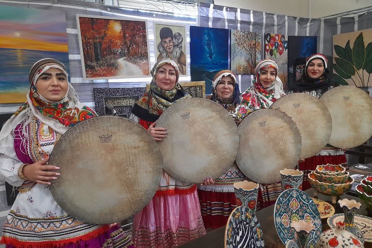 جشن توانمندی زنان  در نمایشگاه بانوان دانشگاه آزاد ملارد