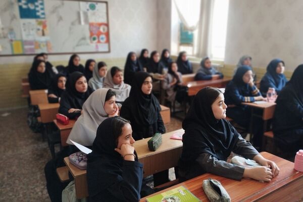 کلاس‌های رشد و تقویت دانش‌آموزان در دبیرستان مهدی خدابنده