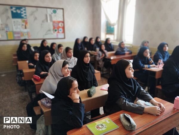 کلاس‌های رشد و تقویت دانش‌آموزان در دبیرستان مهدی خدابنده