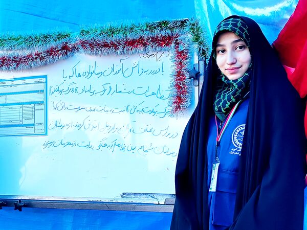 حضور دانش‌آموزان در راهپیمایی ۲۲ بهمن شهرستان پردیس 