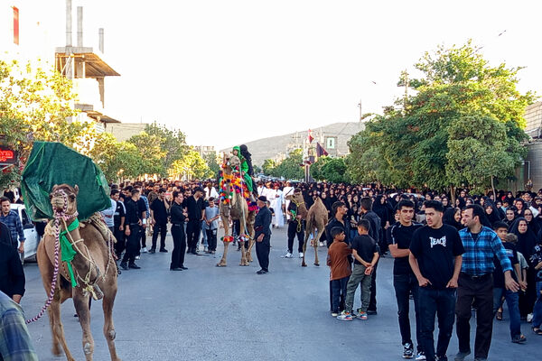 استقبال از ماه محرم با آیین سنتی چاووش‌خوانی در شهر بهمن