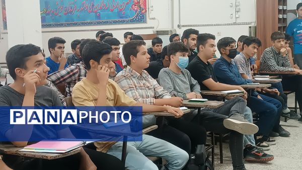 جلسه تبادل تجربه با رتبه ۵ کنکور در دبیرستان شاهد ابوذر غفاری 