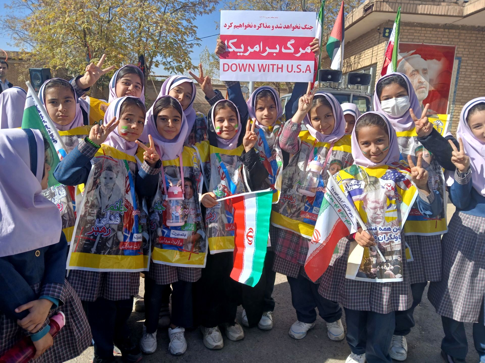 راهپیمایی یوم‌الله ۱۳ آبان در قهاوند با حضور پرشور دانش‌آموزان و فرهنگیان برگزار شد