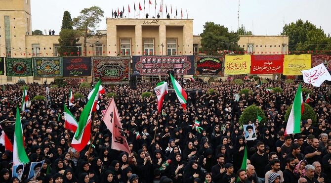 یوم الحسین(ع)؛ اجتماع بزرگ عزاداران حسینی در میدان امام حسین(ع) 