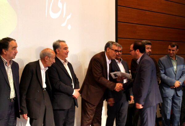 همایش بزرگداشت مقام معلم آموزش و پرورش ناحیه 2 زنجان
