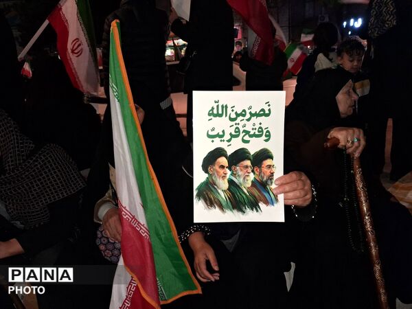 وحدت  رمز پیروزی مقابل دشمن 