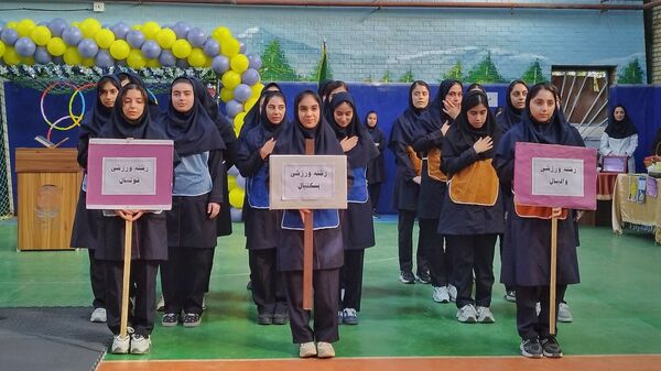 افتتاحیه المپیاد درون مدرسه‌ای به‌مناسبت هفته تربیت‌بدنی و ورزش در دبیرستان الزهرا «س» شهرستان اشتهارد 