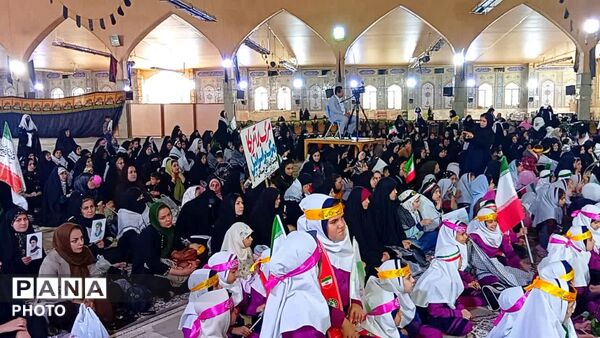 اجتماع بزرگ دختران جان فدای ایران وزنجیره دختران شقایق های دنا 