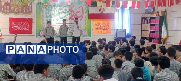 شادی دانش‌آموزان راه ایمان قلعه‌گنج در جشن ولادت حضرت علی‌اکبر(ع)
