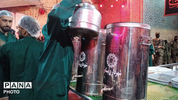 از جود چای در سوگ رهبر؛خدمت در حسینیه امام خمینی (ره)