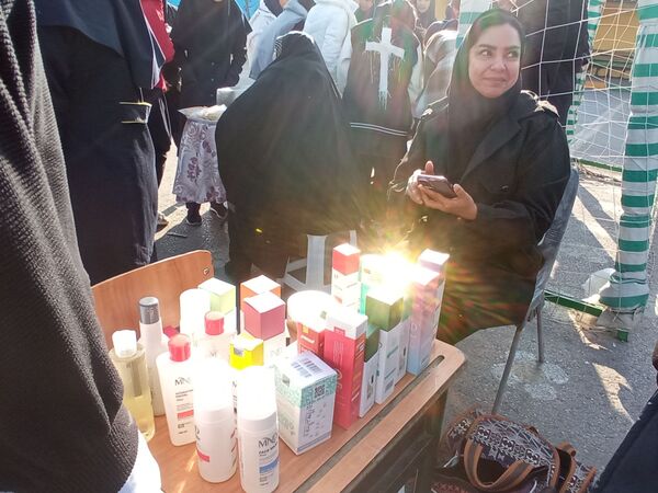 برپایی بازارچه‌ دانش‌آموزی در دبیرستان دلیری مشهد