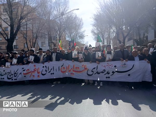 حضور کودکان در تشییع شهدای استان چهارمحال وبختیاری 