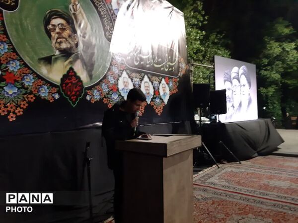 مراسم چهلم شهادت رهبر انقلاب اسلامی ایران در میدان باغ ملی یزد