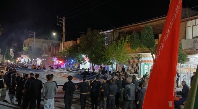 طلوع محرم با برافراشته شدن پرچم سوگ اباعبدالله الحسین(ع)