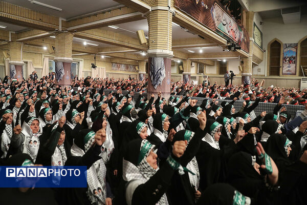 دیدار هزاران نفر از بسیجیان با رهبر معظم انقلاب