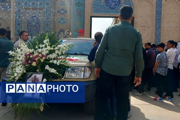 تشییع پیکر شهید دانش‌آموز در شاهچراغ(ع)