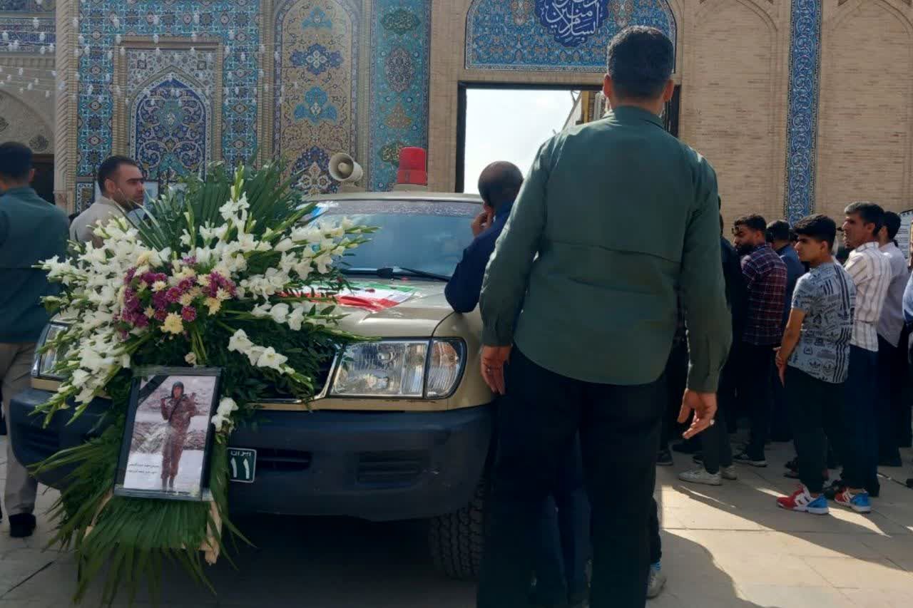 تشییع پیکر شهید دانش‌آموز در شاهچراغ(ع)