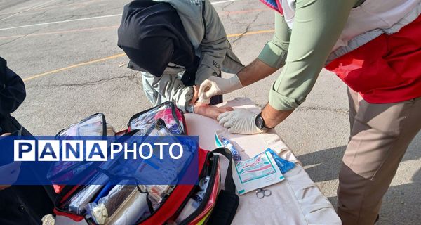 بیست و هفتمین مانور سراسری زلزله در دبیرستان شهید مراد علی امینی و هنرستان کیمیا