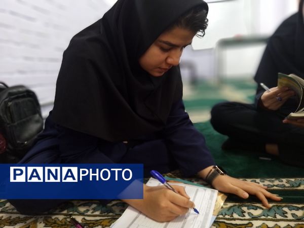 برگزاری ویژه برنامه هفته کتاب و کتابخوانی در دبیرستان دخترانه فاطمیه