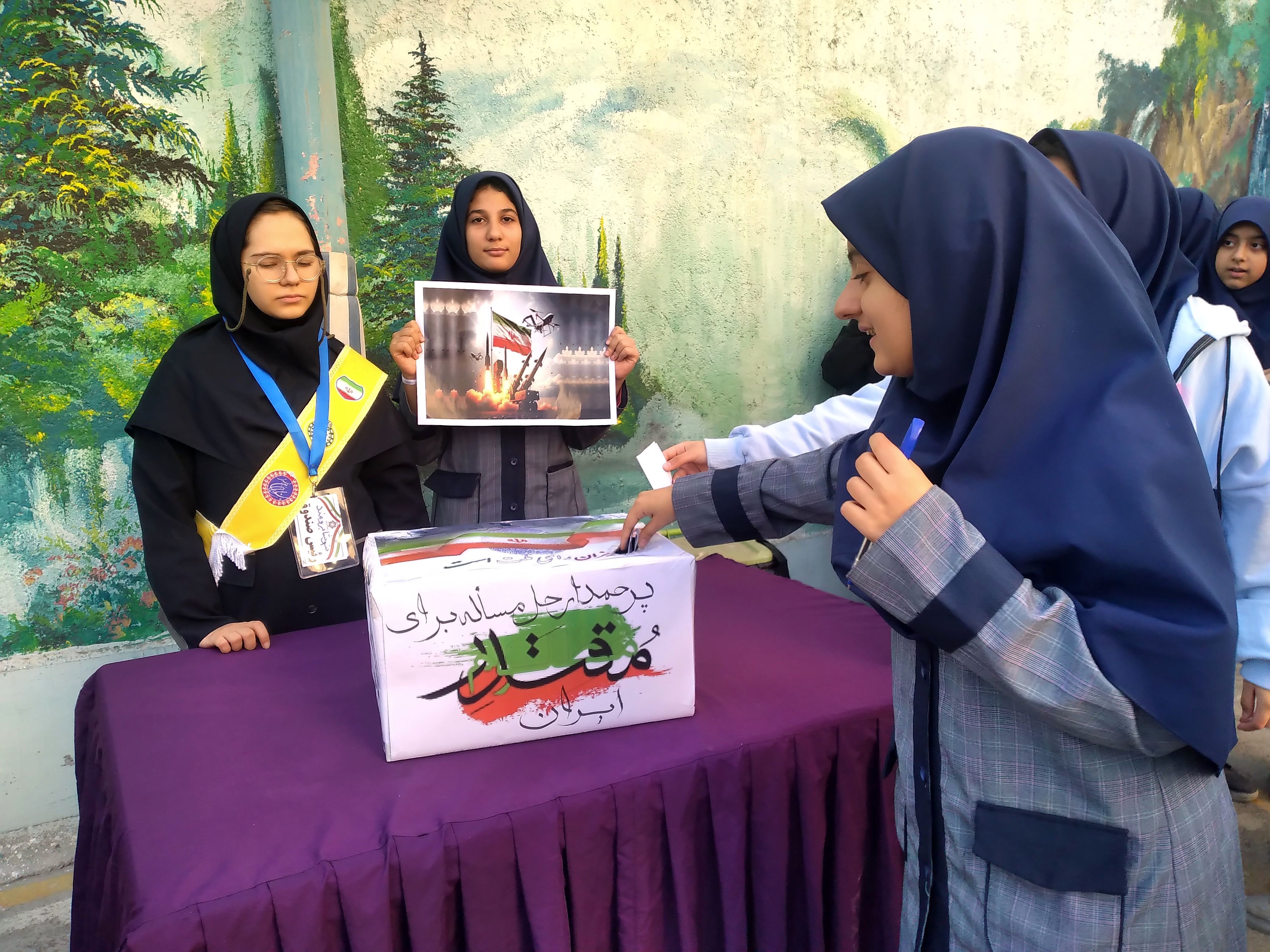 انتخاب نمایندگان شورای دانش‌آموزی در دبیرستان شاهد تکتم ناحیه سه