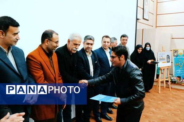 اختتامیه هفته پژوهش شهرداری نصیرشهر با رونمایی از کتاب «اردک دیوانه»  