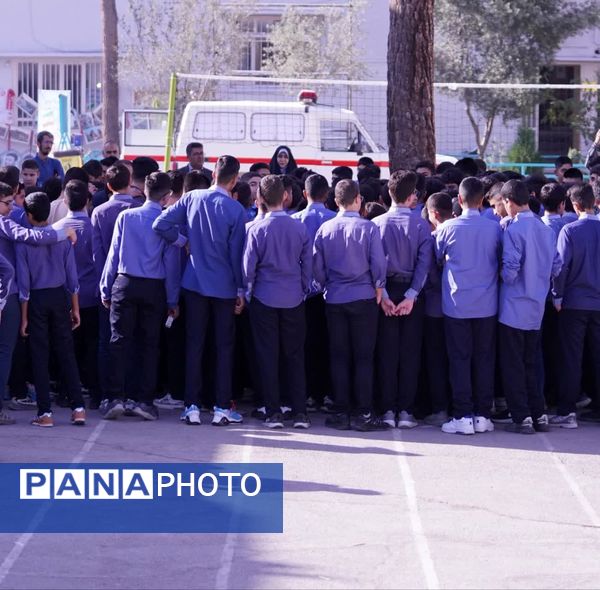 تشییع پیکر شهید تازه تفحص شده در دبیرستان پسرانه شیخ صدوق و اداره آموزش و پرورش ناحیه یک اصفهان 