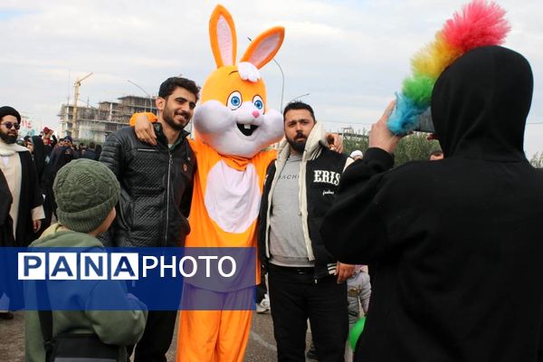 شادپیمایی خانوادگی جشن نیمه شعبان در قم