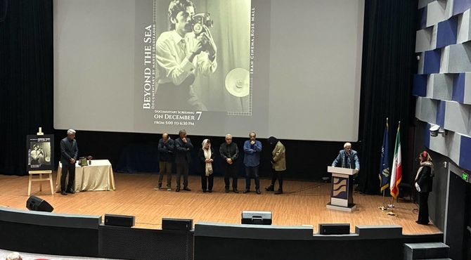 اهدای نشان درخت طلای عباس کیارستمی به عباس یاری/ منتقدی که عاشق سینما است