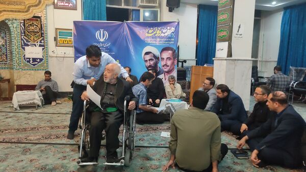  میزخدمت و دیدار فرماندار مشهد به همراه مسئولان ادارات با شهروندان مشهدی