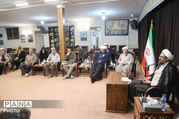 دیدار مسئولان مواکب مردمی با نماینده ولی‌فقیه استان همدان