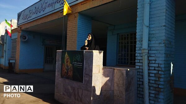 حضور رئیس پژوهش سرای سینا مسیح آبادی نیشابور در دبیرستان شاهد ابوذر غفاری نیشابور 