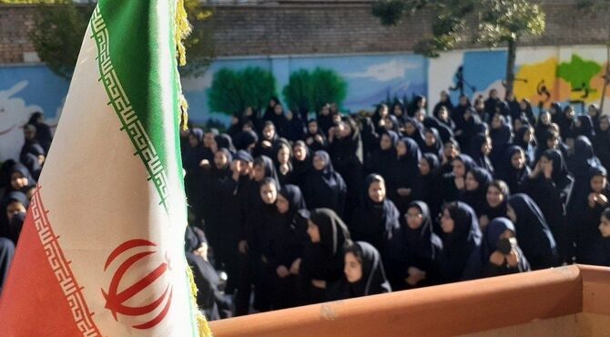 بازگشایی دبیرستان شاهد دخترانه الیگودرز با حضور خانواده شهید سید ابراهیم موسویان
