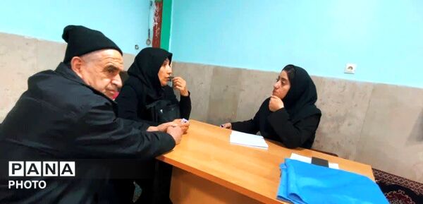 کمک رسانی گروه جهادی شهدای مدافع و هلال احمر به صورت رایگان به مردم ساوجبلاغ  