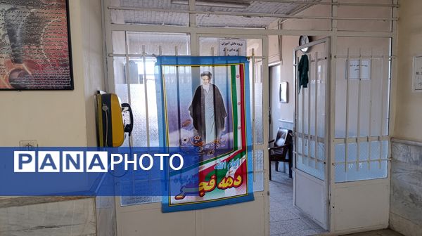 نمایشگاه مدرسه انقلاب در دبیرستان امام رضا (ع)