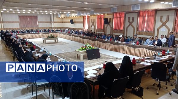 جلسه هم‌اندیشی معاونان و مربیان در خلیل آباد