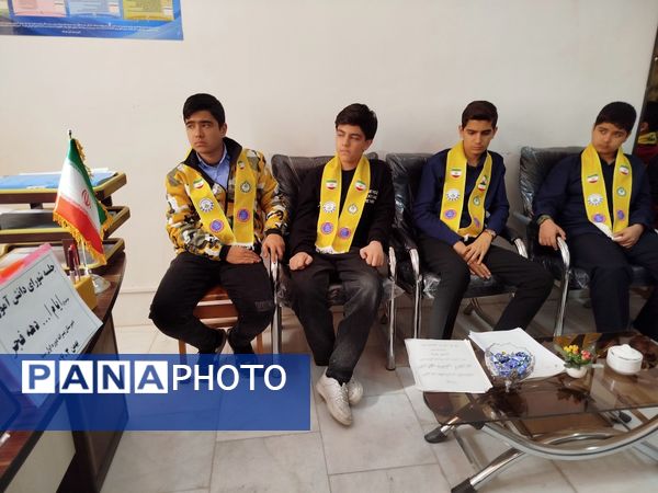 جلسه شورای دانش‌آموزی دبیرستان پسرانه متوسطه اول سما شهرستان کاشمر به مناسبت ایام دهه فجر 